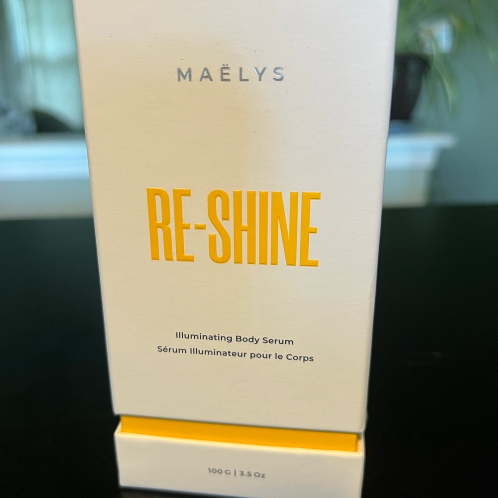 MAËLYS Re-Shine Illuminating Body Serum - Cream and Yellow